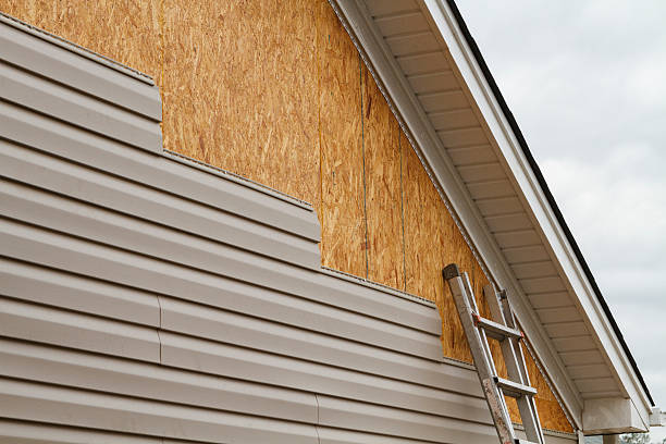 Professional Siding Installation technician working in Beverly Hills, TX